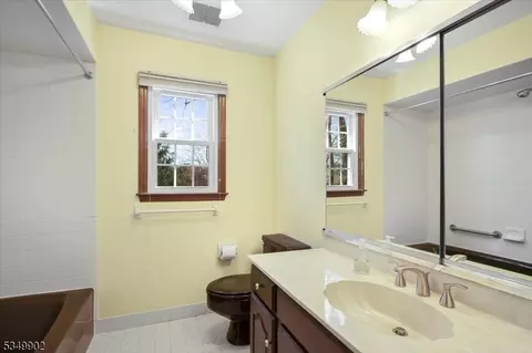 4 Pine Tree Dr, Wayne, NJ 07470 photo 24