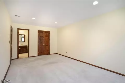 4 Pine Tree Dr, Wayne, NJ 07470 photo 28