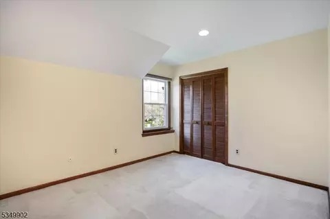 4 Pine Tree Dr, Wayne, NJ 07470 photo 33