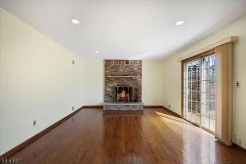 4 Pine Tree Dr, Wayne, NJ 07470 photo 16