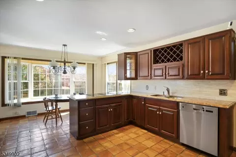 4 Pine Tree Dr, Wayne, NJ 07470 photo 11