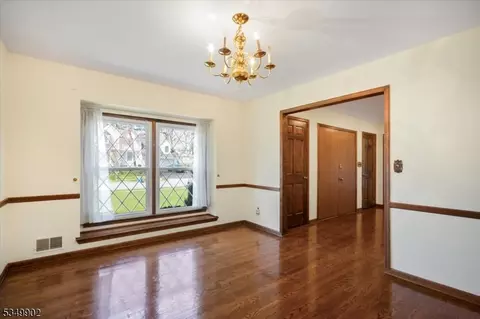 4 Pine Tree Dr, Wayne, NJ 07470 photo 7