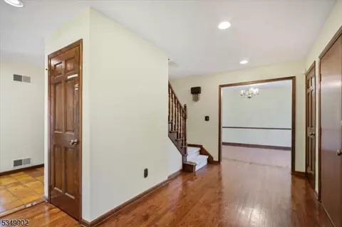 4 Pine Tree Dr, Wayne, NJ 07470 photo 5