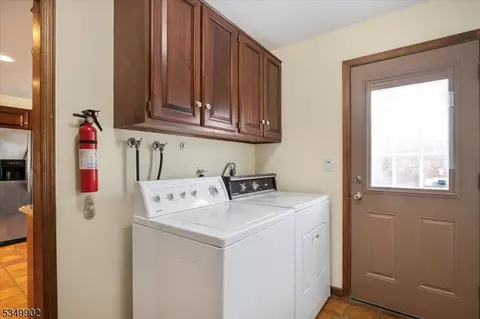 4 Pine Tree Dr, Wayne, NJ 07470 photo 14