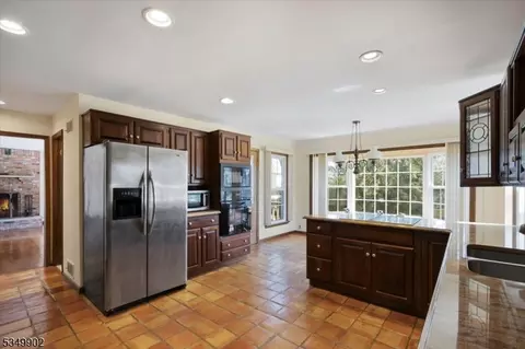 4 Pine Tree Dr, Wayne, NJ 07470 photo 10