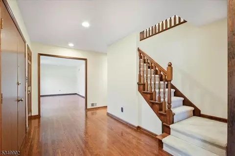 4 Pine Tree Dr, Wayne, NJ 07470 photo 4