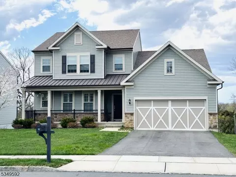 11 Hilltop Dr, North Caldwell, NJ 07006