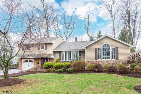 6 Beechwood Dr, Succasunna, NJ 07876