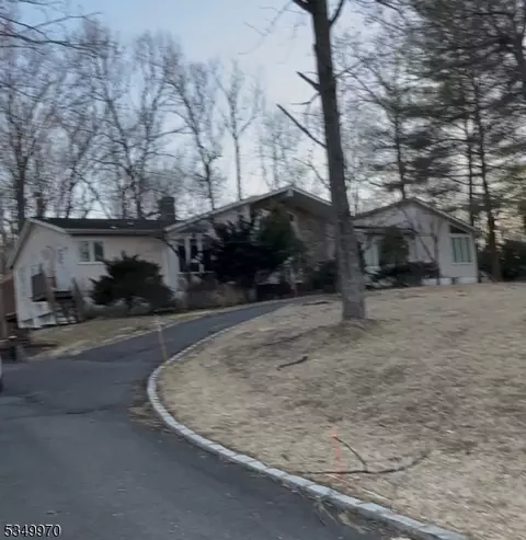 23 Crown Dr, Warren, NJ 07059