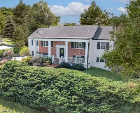 17 Glenmere Dr, Chatham Twp, NJ 07928