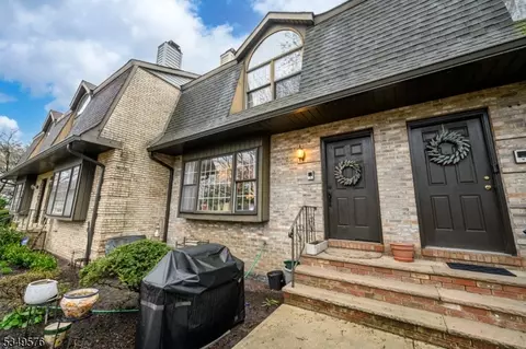 89 Falls Bridge Dr, Totowa, NJ 07512