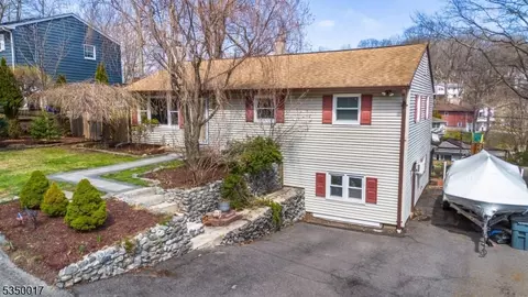 13 Holiday Dr, Hopatcong, NJ 07843