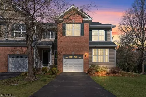 21 Kennedy Ct, Princeton, NJ 08540