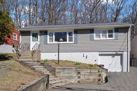 122 Cayuga Ave, Rockaway Twp, NJ 07866