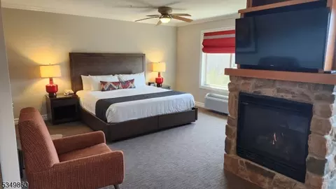 2 Chamonix Dr #457, Vernon, NJ 07462