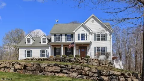 6 Summit St, Stanhope, NJ 07874