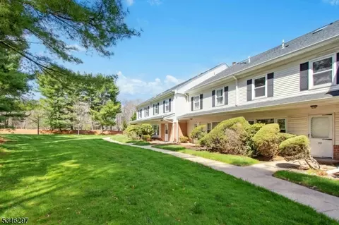 33 Wareham Vlg, Scotch Plains, NJ 07076