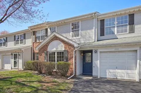 233 Harlech Way, Somerset, NJ 08873