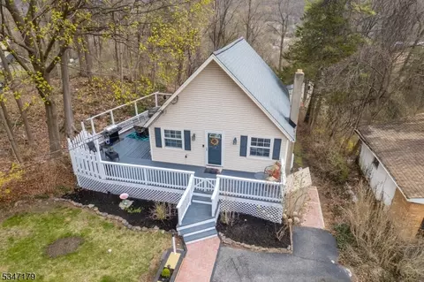 17 Winding Hill Rd, Vernon, NJ 07462