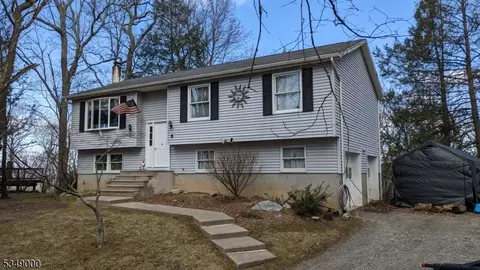 6 Upper Notch Rd, Sussex, NJ 07461