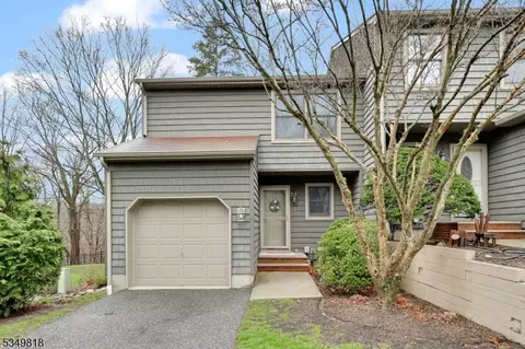 20 Mountain Ridge Rd, Bloomingdale, NJ 07403