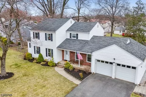 16 Deauville Dr, Parsippany, NJ 07054