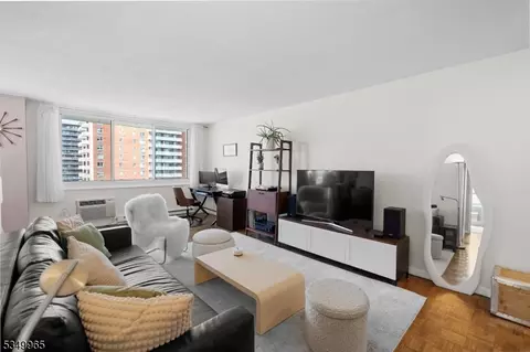 160 Overlook Ave #12D, Hackensack, NJ 07601 photo 5