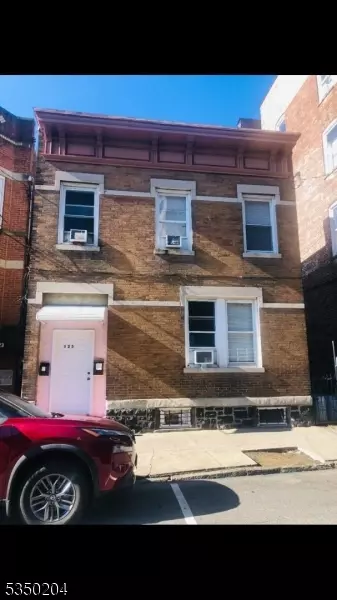 325 52nd St #2, West New York, NJ 07093