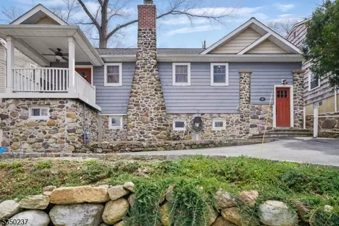18 Longview Trl W, Denville, NJ 07834