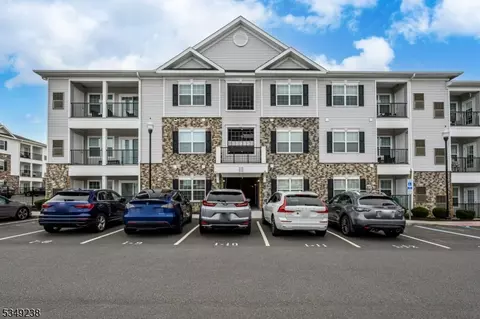 822 Stiller Ln, Monroe Township, NJ 08831