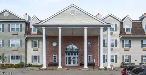 7401 Richmond Rd #401, West Milford, NJ 07480