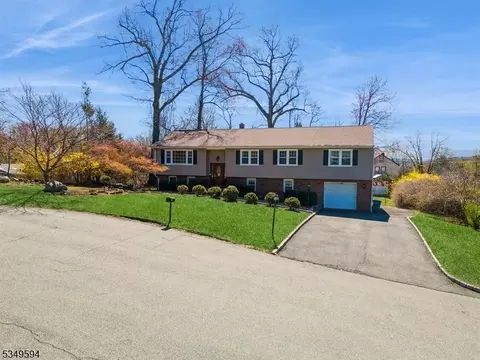 46 Ross Ln, North Haledon, NJ 07508