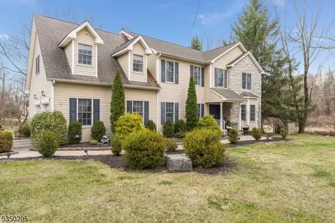 6 Knox Ln, Lebanon, NJ 08833