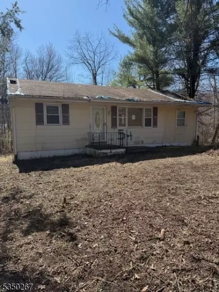 54 Barry Dr, Highland Lakes, NJ 07422