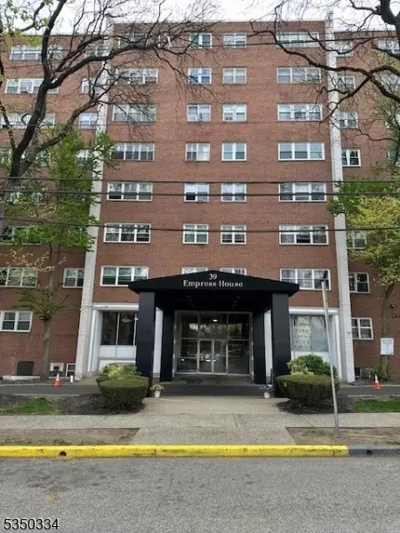 39 E 39th St #4R, Paterson, NJ 07514