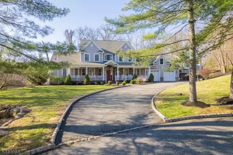 77 Hendricks Dr, Morris Plains, NJ 07950