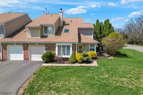18 Driftwood Dr, Somerset, NJ 08873
