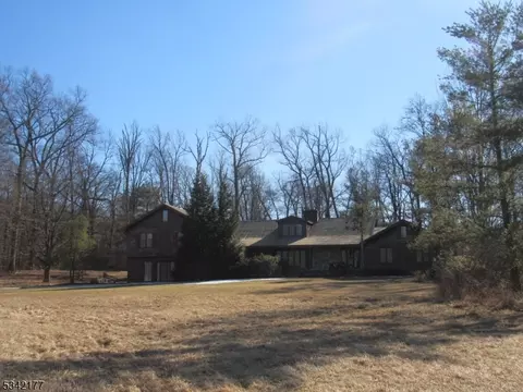 1 Saw Mill Rd, Kinnelon, NJ 07405