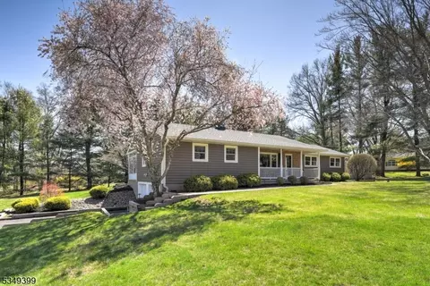 29 Oakland Dr, Readington Twp, NJ 08889