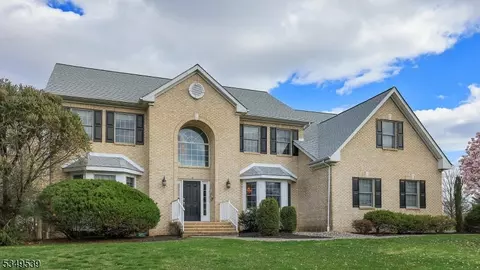 10 Sugarwood Way, Warren, NJ 07059