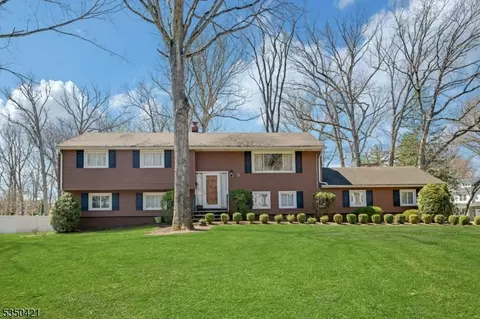9 Bowling Dr, Livingston, NJ 07039