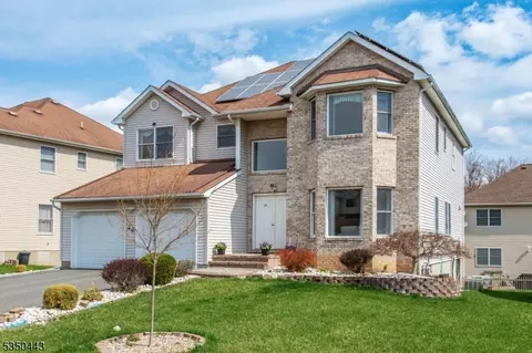 29 Nicole Ln, Parsippany, NJ 07054