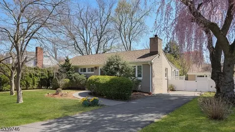 555 Oakridge Ave, North Plainfield, NJ 07063