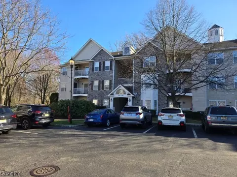 121 Barrister Dr, Butler, NJ 07405
