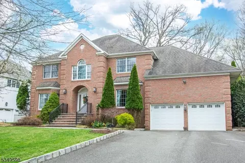 8 Inwood Ter, Fairfield, NJ 07004