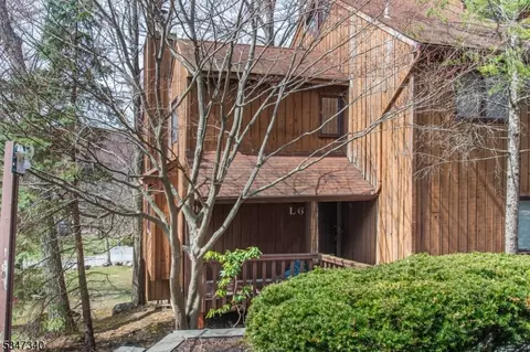 4 Village Way #6, Vernon, NJ 07462