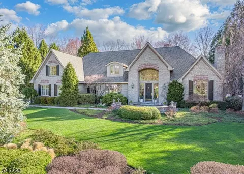 305 Waterview Dr, Franklin Lakes, NJ 07417