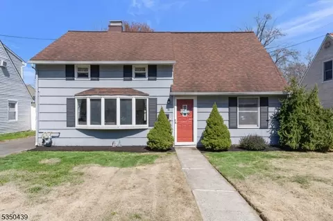 16 Tuttle St, Green Brook, NJ 08812