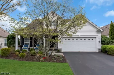 446 Crossfields Ln, Somerset, NJ 08873