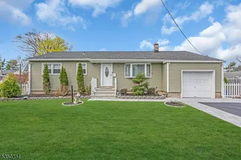 212 Howe Pl, Piscataway, NJ 08854